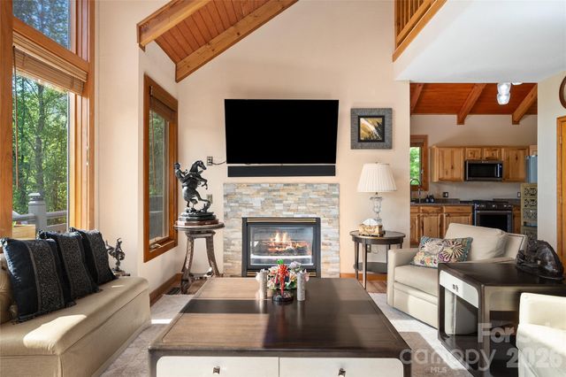 266 Hawks Crest Drive, Waynesville, NC 28786