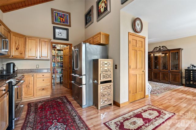 266 Hawks Crest Drive, Waynesville, NC 28786