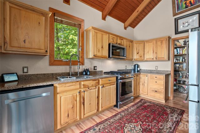 266 Hawks Crest Drive, Waynesville, NC 28786