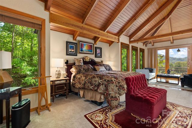 266 Hawks Crest Drive, Waynesville, NC 28786
