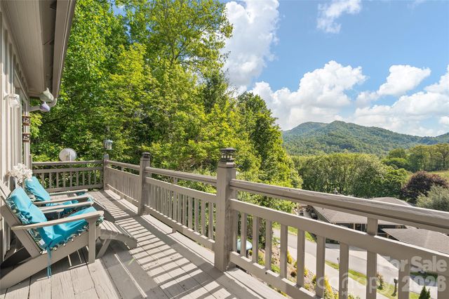 266 Hawks Crest Drive, Waynesville, NC 28786