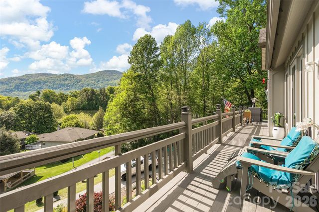 266 Hawks Crest Drive, Waynesville, NC 28786