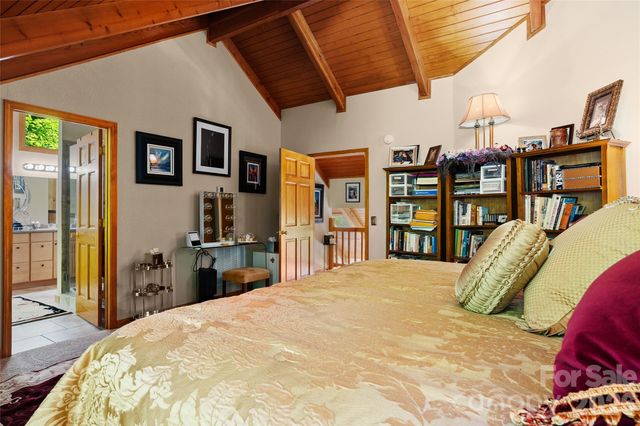 266 Hawks Crest Drive, Waynesville, NC 28786