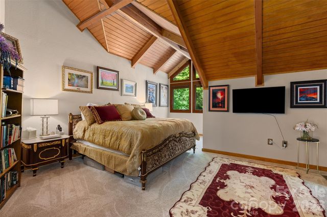266 Hawks Crest Drive, Waynesville, NC 28786