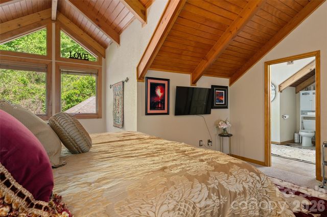 266 Hawks Crest Drive, Waynesville, NC 28786