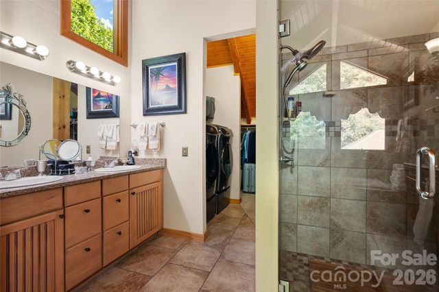 266 Hawks Crest Drive, Waynesville, NC 28786