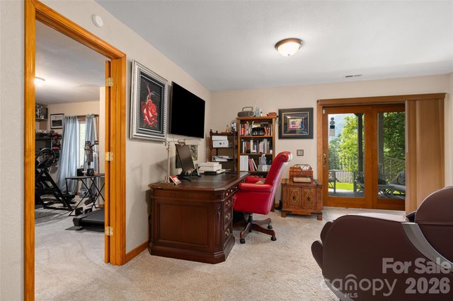 266 Hawks Crest Drive, Waynesville, NC 28786
