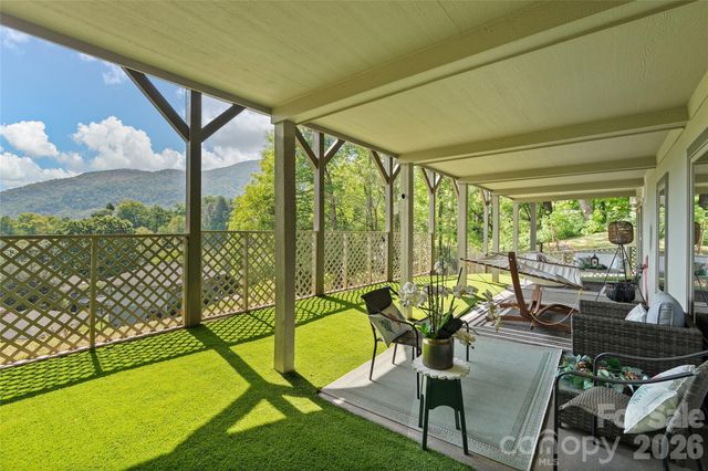 266 Hawks Crest Drive, Waynesville, NC 28786