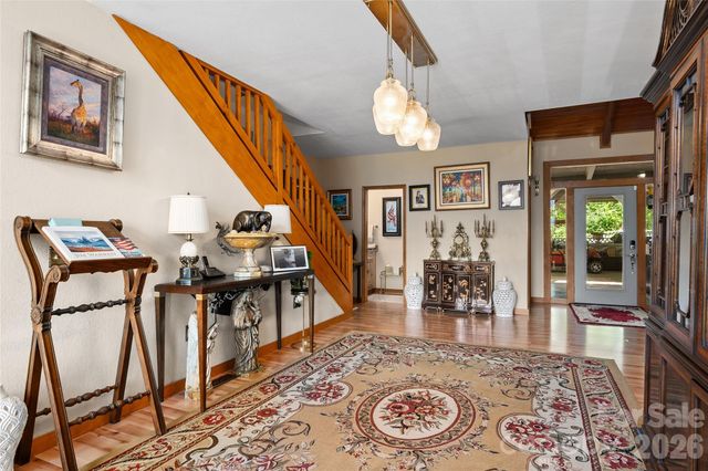 266 Hawks Crest Drive, Waynesville, NC 28786