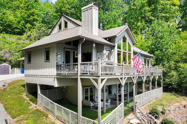 266 Hawks Crest Drive, Waynesville, NC 28786