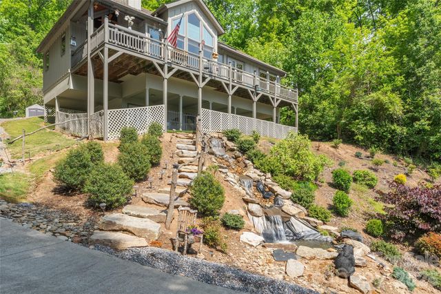 266 Hawks Crest Drive, Waynesville, NC 28786