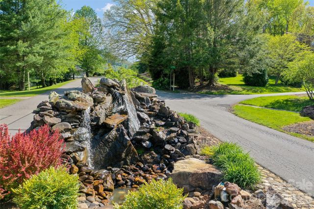 266 Hawks Crest Drive, Waynesville, NC 28786