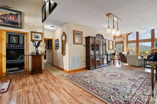 266 Hawks Crest Drive, Waynesville, NC 28786
