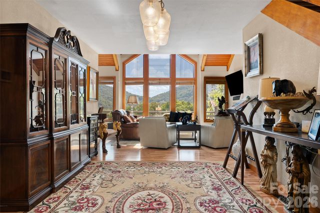266 Hawks Crest Drive, Waynesville, NC 28786