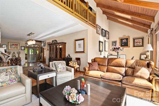 266 Hawks Crest Drive, Waynesville, NC 28786