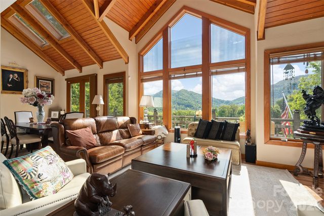 266 Hawks Crest Drive, Waynesville, NC 28786