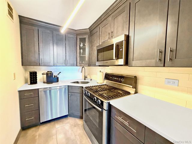 61-20 Grand Central Parkway A1008, Forest Hills, NY 11375