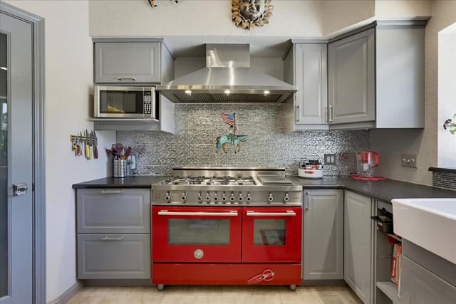 18310 Gray Oak Dr, Rough And Ready, CA 95975
