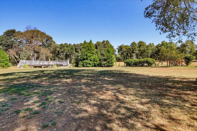 18310 Gray Oak Dr, Rough And Ready, CA 95975