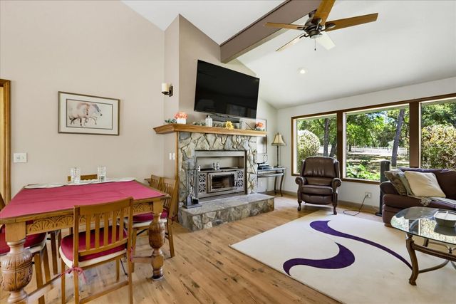 18310 Gray Oak Dr, Rough And Ready, CA 95975