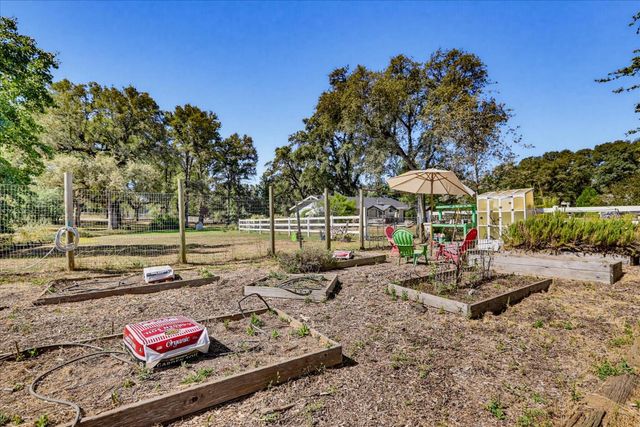 18310 Gray Oak Dr, Rough And Ready, CA 95975