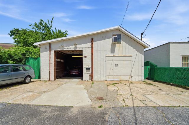 78 Auburn Street, Lindenhurst, NY 11757
