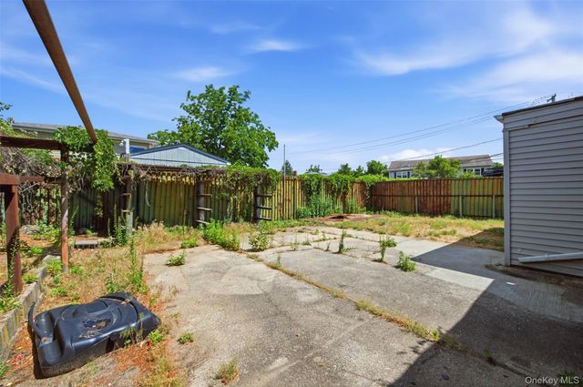 78 Auburn Street, Lindenhurst, NY 11757