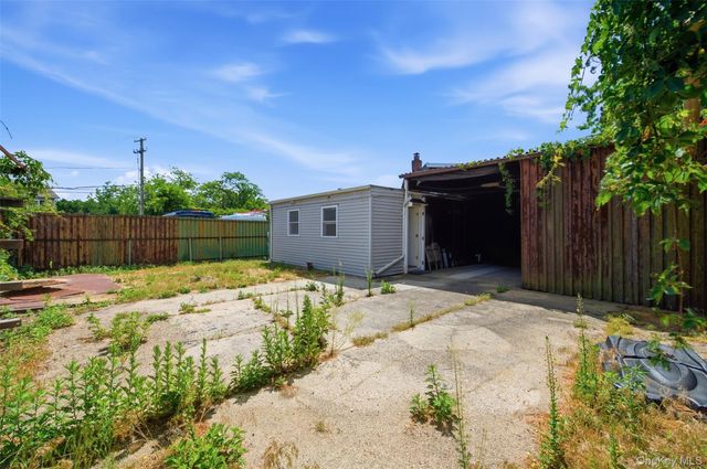 78 Auburn Street, Lindenhurst, NY 11757