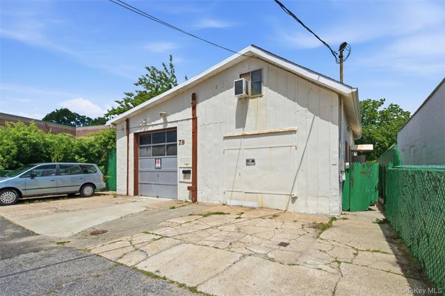 78 Auburn Street, Lindenhurst, NY 11757
