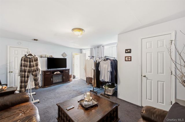 78 Auburn Street, Lindenhurst, NY 11757
