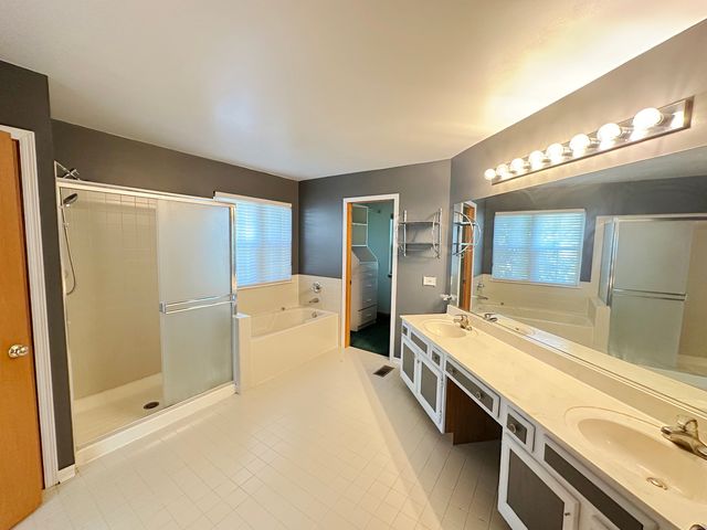285 Shipland Drive, Crystal Lake, IL 60012