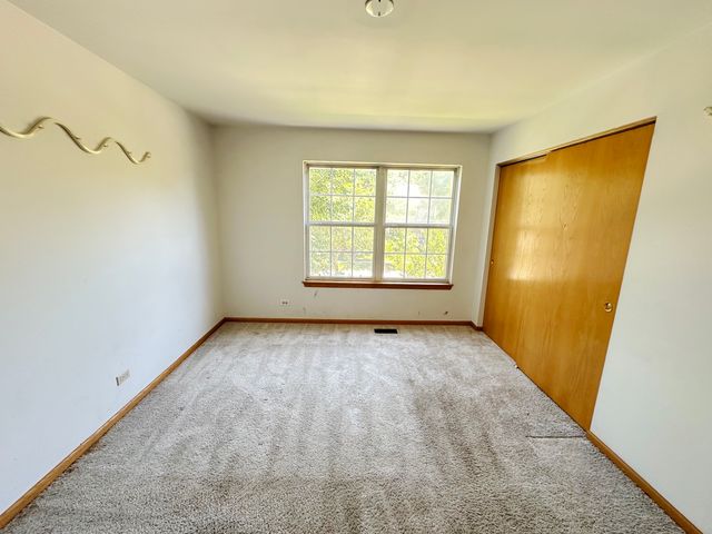 285 Shipland Drive, Crystal Lake, IL 60012