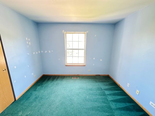 285 Shipland Drive, Crystal Lake, IL 60012