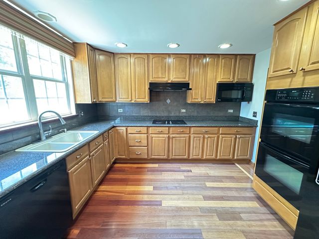 285 Shipland Drive, Crystal Lake, IL 60012