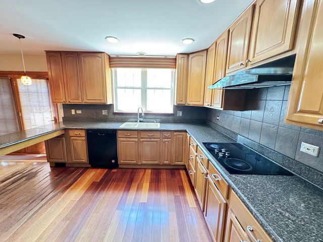 285 Shipland Drive, Crystal Lake, IL 60012
