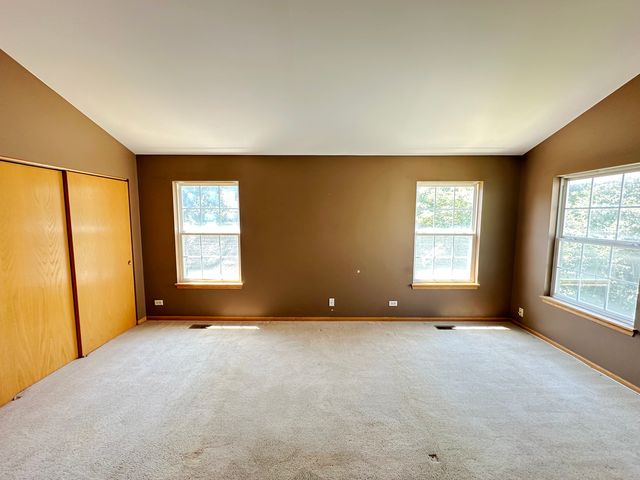 285 Shipland Drive, Crystal Lake, IL 60012