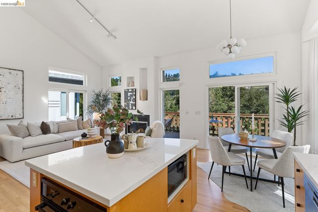 6872 Sherwick Dr, Berkeley, CA 94705
