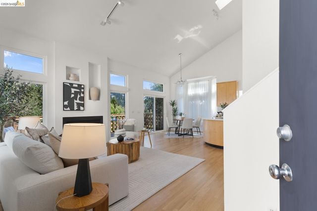 6872 Sherwick Dr, Berkeley, CA 94705
