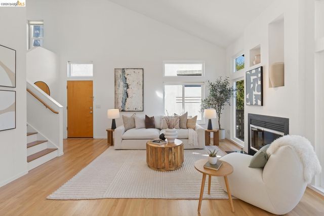 6872 Sherwick Dr, Berkeley, CA 94705