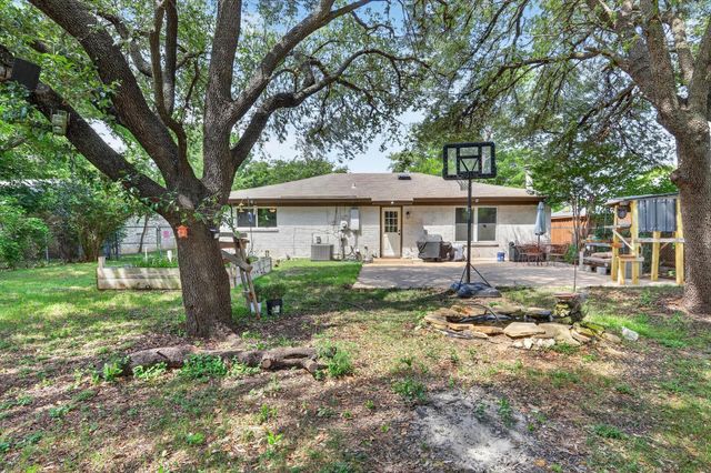 324 N Heights Drive, Crowley, TX 76036