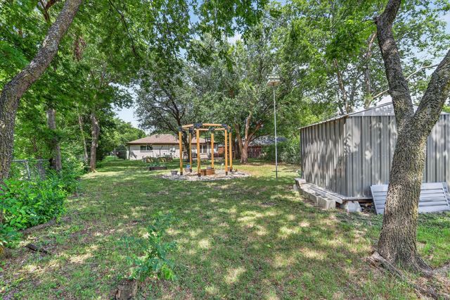 324 N Heights Drive, Crowley, TX 76036
