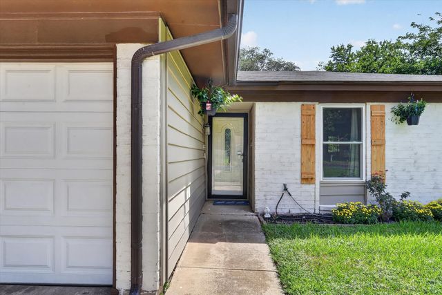 324 N Heights Drive, Crowley, TX 76036