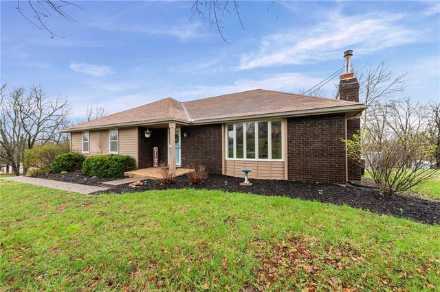 17139 SE State Route Y Highway, Dearborn, MO 64439