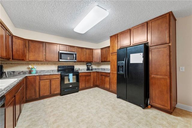 17139 SE State Route Y Highway, Dearborn, MO 64439