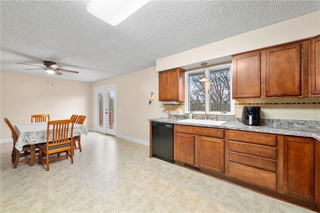 17139 SE State Route Y Highway, Dearborn, MO 64439