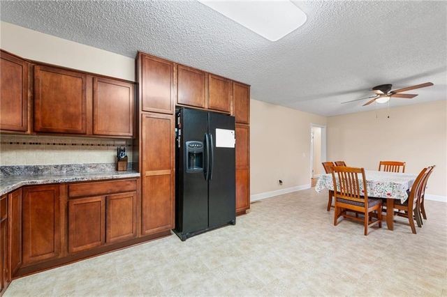 17139 SE State Route Y Highway, Dearborn, MO 64439