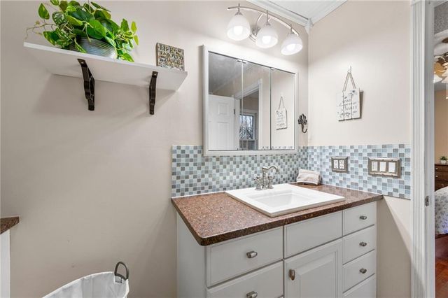 17139 SE State Route Y Highway, Dearborn, MO 64439