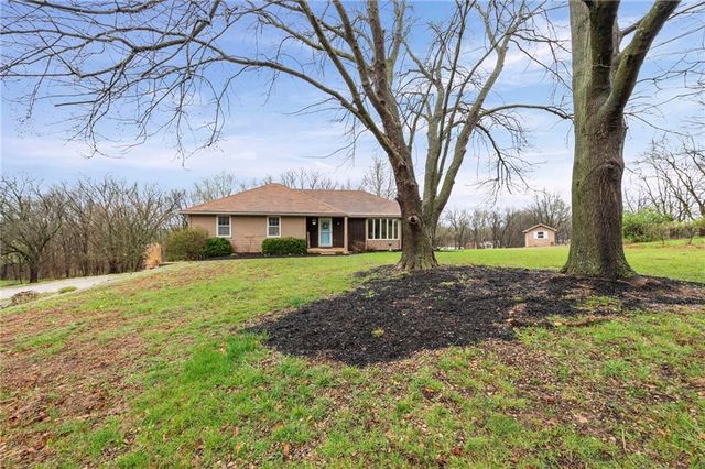 17139 SE State Route Y Highway, Dearborn, MO 64439