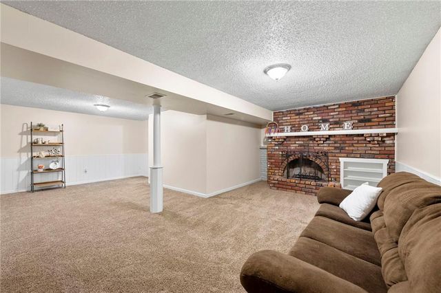 17139 SE State Route Y Highway, Dearborn, MO 64439