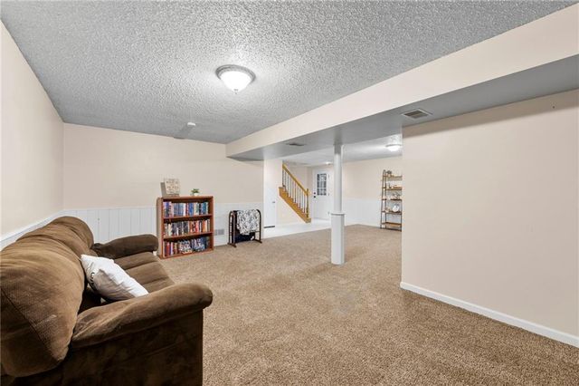 17139 SE State Route Y Highway, Dearborn, MO 64439